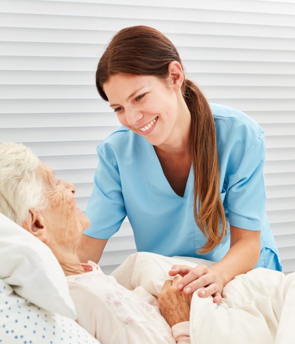 Caring,Geriatric,Nurse,Cares,For,Ill,Senior,Citizen,In,Nursing